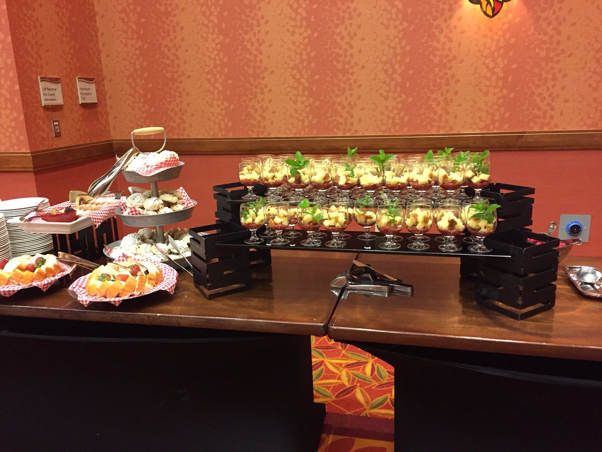 ColoLibraries's tweet photo. #COCALCON18 Dessert! Yum! https://t.co/vgO8CnI2Xr