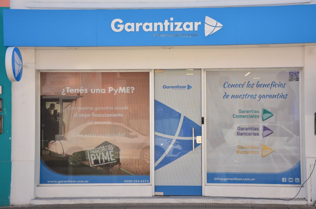 Garantizar's tweet photo. Inauguramos nueva sucursal en #Tandil!! Seguimos trabajando para estar cada día más cerca de todas las #PyMEs del país! Somos #ElFinanciamientoPyME https://t.co/wkWn4hZ0IF