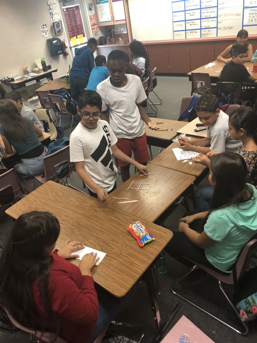 FUSD_TrumanMS's tweet image. 7th grade AVID working together to build go carts #TEAMwork #STEAMwork