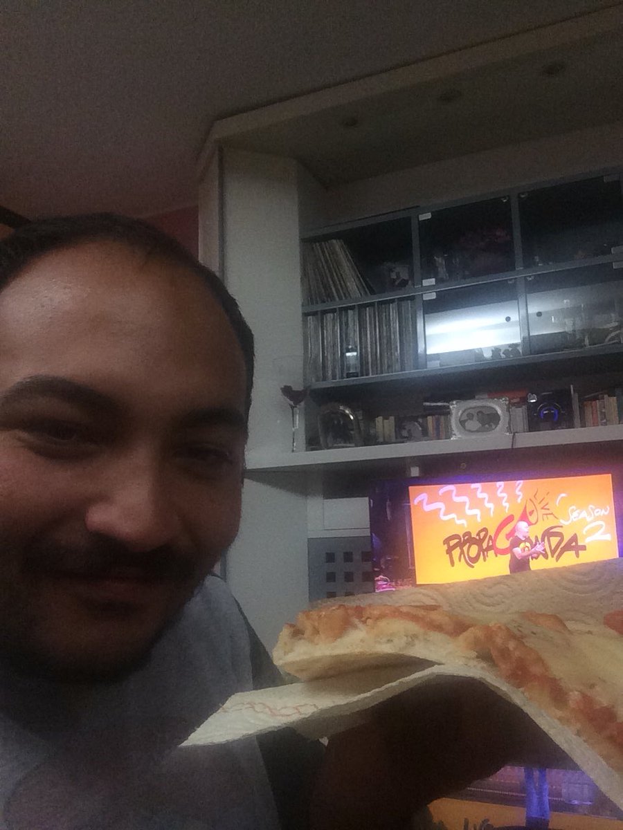 Spicciofede's tweet photo. Le 3 P dell’ottimo venerdì sera: Pigiama, Pizza e #Propagandalive ✌🏽finalmente nuova stagione @zdizoro @fraschianchi @makkox
Riassumere tutto sarà arduo nello #spiegonedamilano 🤪 https://t.co/9u5PVF5iCt