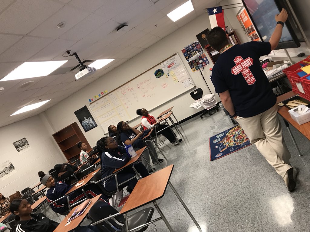 FcaDavis's tweet photo. Our interest meeting was a success! Can’t wait to see how we grow in Christ during this school year! Thankful for everyone who woke up early to see what FCA is all about! Falcons are #Allin4Christ Start thinking about Fields of Faith and signing up for t shirts! https://t.co/OrAUXQtLCy