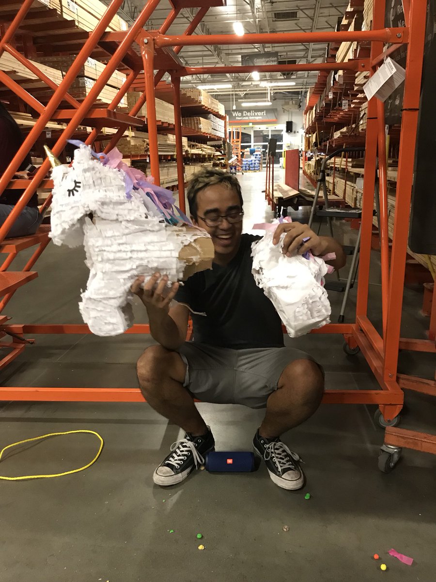 V_Pearly_Reads's tweet image. Congratulations to James on being the piñata winner. Poor Sparkles the unicorn didn’t stand a chance. 🦄  #funwithfreight #dreamfreightteam #woodlandwins