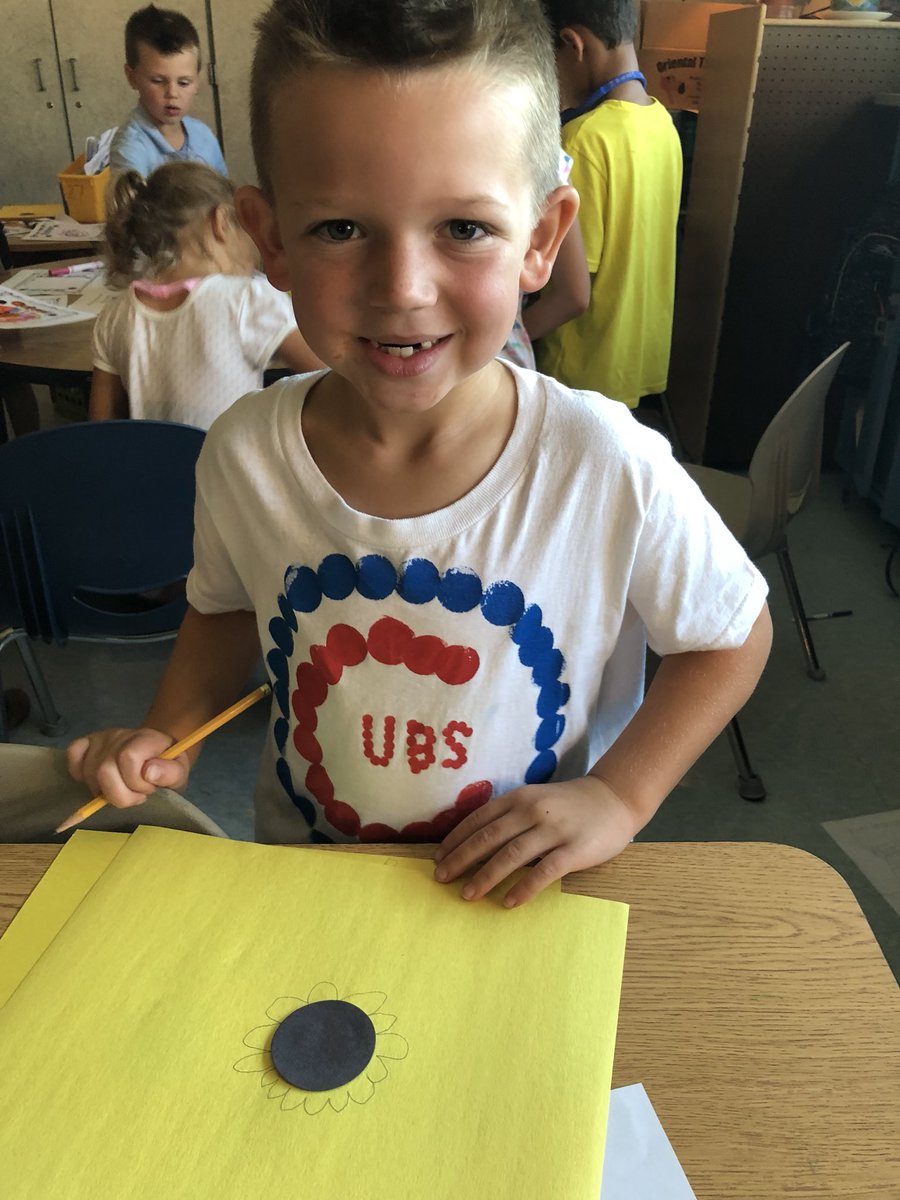 AmyDickenson2's tweet photo. Successful Dot Day celebration with our Kindergarten buddies. #quivervision #DotDay #PSERocks https://t.co/XPfpf5DfP1