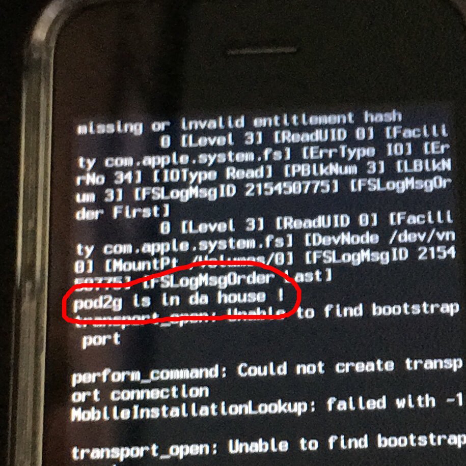 leArt78's tweet image. @pod2g back in the last days of good &amp;amp; real jailbreaking.. november 2011.
#apple #pod2g #jailbreak #corona #cydia #ios #iphone #iphone3gs #oldbotroom #devteam