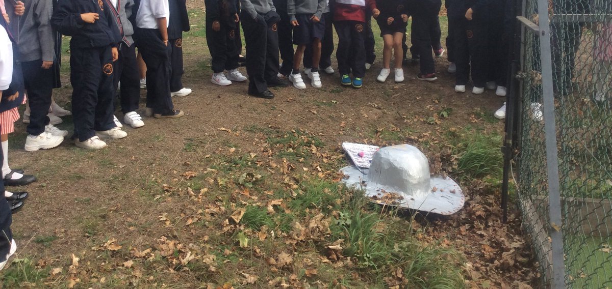 JuliaAdamsStB's tweet photo. An alien invasion captured the KS1 childrenโs imaginations this morning! They were engaged and excited as you can imagine. The video clip shows the UFO landing in the school grounds before we all went to investigate the commotion! https://t.co/oOW2mTxap9 #primaryrocks #CognitaWay https://t.co/UhnDYhUiyI