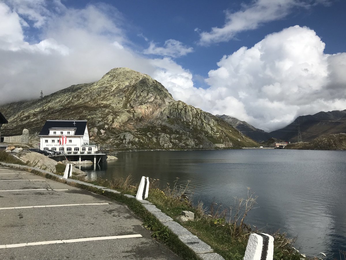 mrsmoneypenny1's tweet image. The drive up the #GrimselPass was amazing but the views at the top even better @CJ1751
