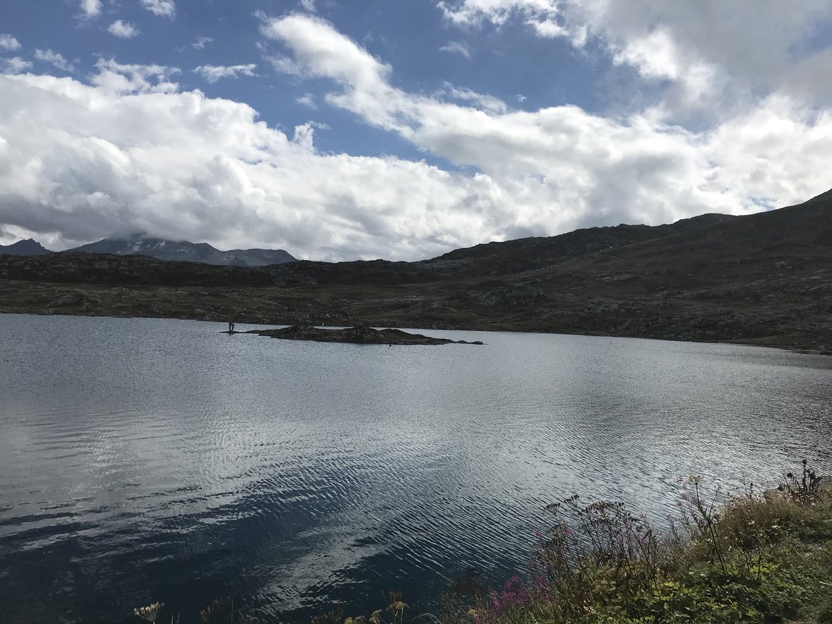 mrsmoneypenny1's tweet image. The drive up the #GrimselPass was amazing but the views at the top even better @CJ1751