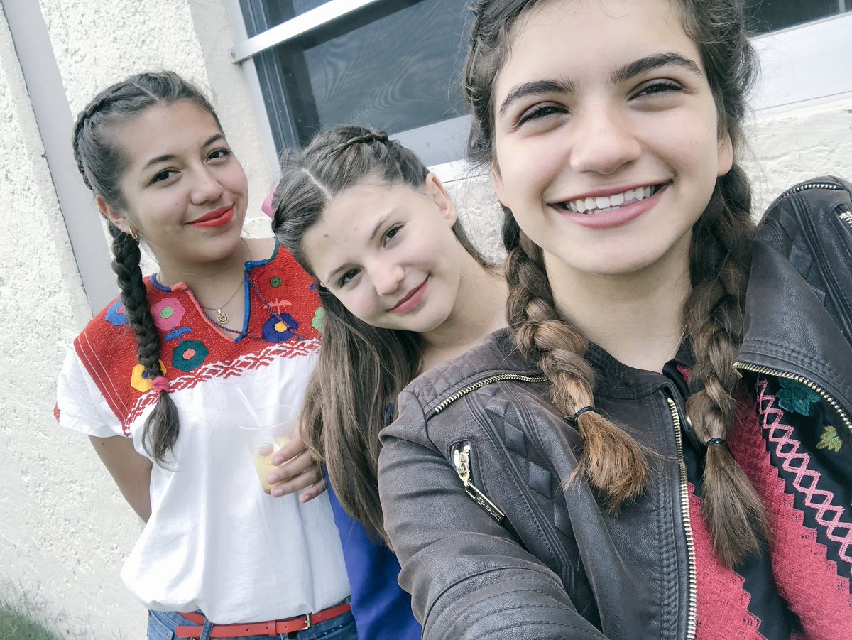 SiordiaVale's tweet photo. La de cada año😛❤️
#mañanitamexicana #IDBH https://t.co/gLI4OnYTOd