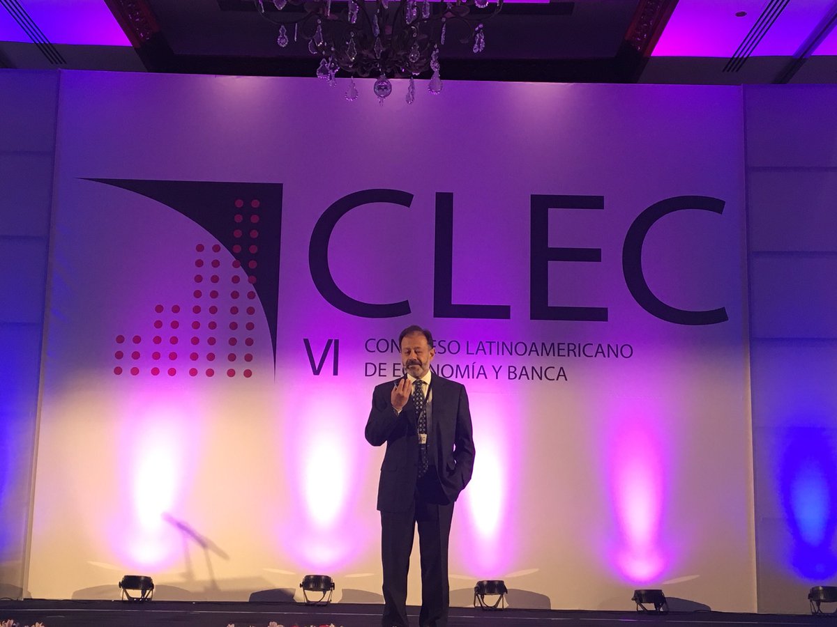 apmunozg's tweet photo. #CLEC2018 Siempre brillante Augusto de la Torre. Hoy hablando sobre crisis financieras https://t.co/9jDvmpAmBD