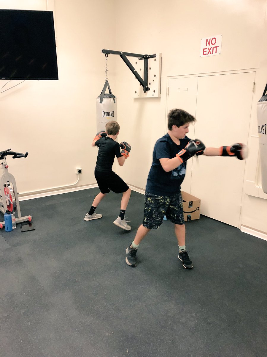 parksworkout's tweet photo. The gloves are on! #parksconditioning #fsdlearns #ParksBest2Years @Parks_PE @ParksJHS @ParksJrHiSchool @FullertonSD https://t.co/uQg4vezReN