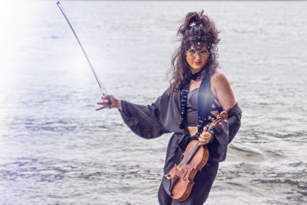 Celestial_Nvgtn's tweet photo. #FridayFeeling Capture the #magic ! #violin #seattlemusic #music #photography #seattleband https://t.co/w9EkpcALI6