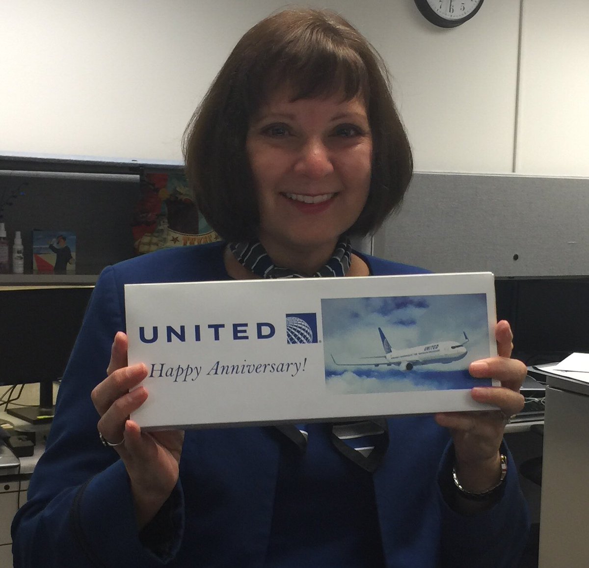texasmartins's tweet photo. Anniversary in the house! Congrats Chris Ashbaugh on 35 years🎂🎉🎈🎁@united @weareunited @crystalhIAH #BeingUnited #UAIFSbaseIAH #UAIFSRecruiting https://t.co/KNYfgrnfnd
