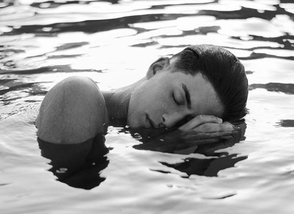 Eu quero ser o teu cigarro, aquele que acendes e deixas queimar lentamente enquanto os teus lábios percorrem a minha pele. Aquele que ao invés de te matar vai te inebriar com a sua existência.