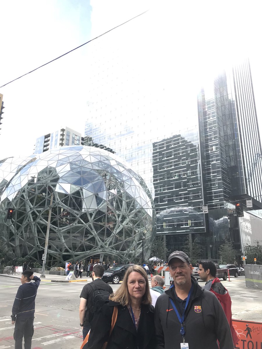 Willtorsigs's tweet image. Bring your parents to work day! #BePeculiar #Amazon #ParentsAtWork #BoolinBill