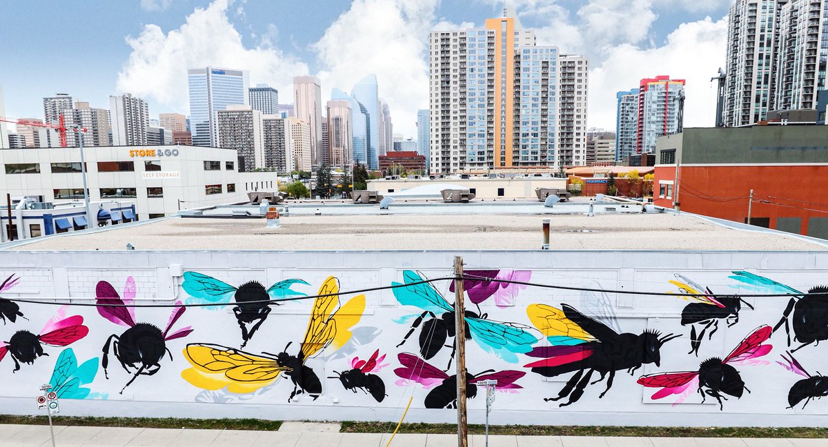 Thinking warm thoughts and 🐝🐝🐝 today c/o Natalie Nehlawi’s colourful #yycbump work, Bee Together. 

📸 by Jennie Price
#yycbump #yyc #yycarts #yycbeltline