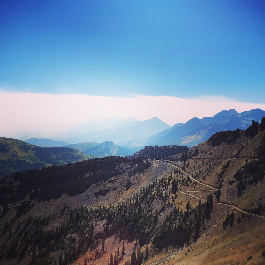 LonestarLos's tweet photo. This is not a painting. #snowbirdutah #hiddenpeak #11kfeet https://t.co/K1dbY9mujl