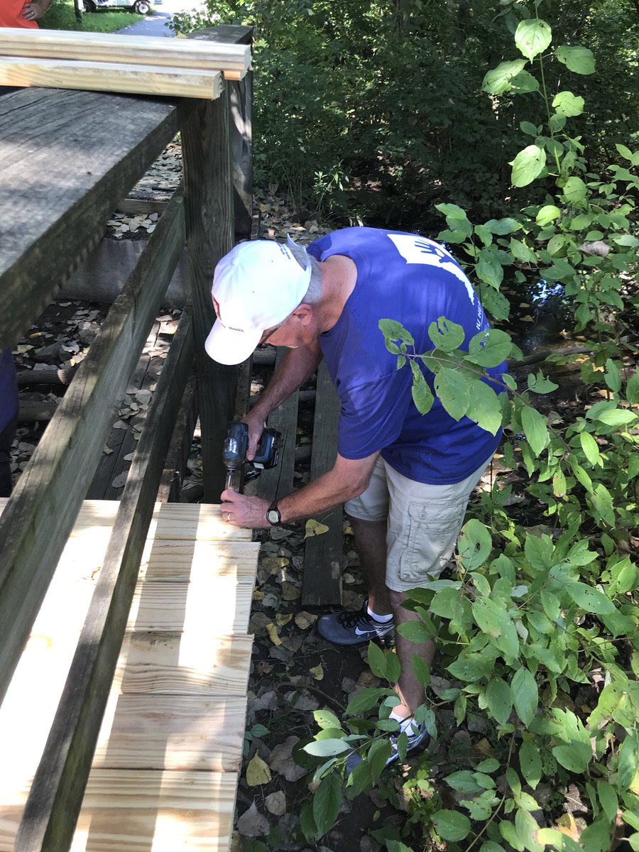 JBColeRN's tweet image. Love can build a bridge! 🎶 #DaysOfService @IU_HealthNorth @IU_HealthSaxony Team members volunteering their time to improve our community!