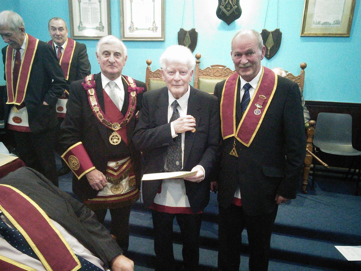 ArmaghMason39's tweet photo. Comp. R.Trouton receiving his 50year jewel &amp; certificate in McMahon Royal Arch Chapter 328, Richhill.  #Freemasonry #RoyalArchChapter https://t.co/UQ2TNgNE9G