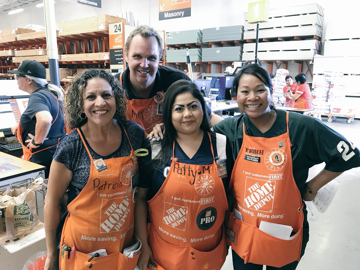 Brea1072's tweet photo. Associate’s choice! Taking time to recognize associates throughout the store for all their hard work and dedication! #SuccessSharing2018 @JabarrBean @Allen83hd @NotoKara https://t.co/pXyifqAKTG