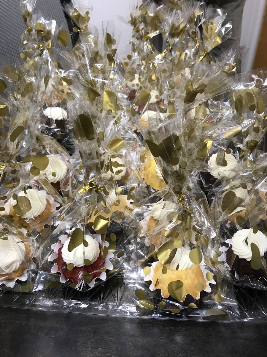 Brea1072's tweet photo. Associate’s choice! Taking time to recognize associates throughout the store for all their hard work and dedication! #SuccessSharing2018 @JabarrBean @Allen83hd @NotoKara https://t.co/pXyifqAKTG