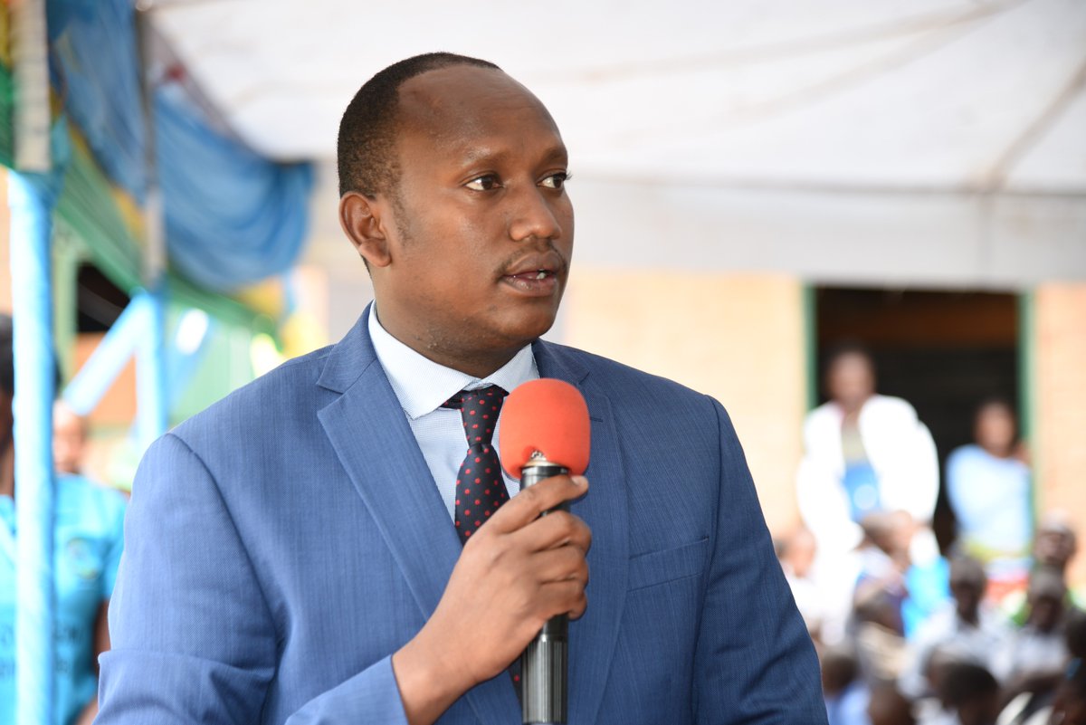 Rwanda_Sports's tweet photo. #LiteracyWeek2018 @ntigengwa  yasabye ababyeyi cyane cyane abagabo kugira uruhare mu gutoza abana umuco wo gusoma kuko byagaragaye ko abagabo bagira uruhare ruto ugereranyije n’ababyeyi b’abagore @NCCRwanda @BureraDistrict @RwandaLocalGov @Rwanda_Edu @REBRwanda @Rwandacademy https://t.co/BudkFabBvt