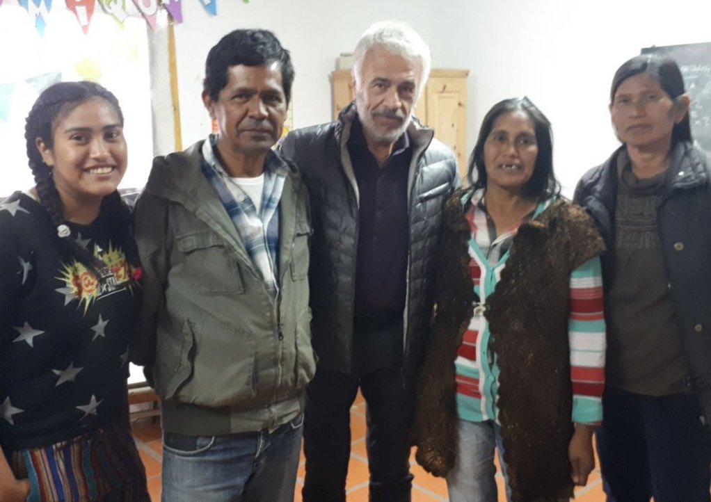 Dialogando con el cacique Orlando Escalada y los integrantes de la Comunidad Quom instalados en Derqui,  Pilar, conurbano bonaerense.