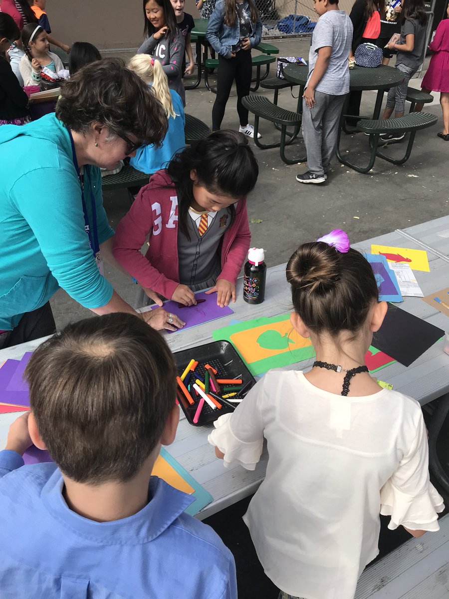 WESWildcatsBSD's tweet photo. Itβs #NationalArtsEdWeek and our VAPA coach was here leading collagraph print making activities during recesses. Thank you to our parent volunteers who popped by to help! π¨π½βπ¨π©πΌβπ¨ https://t.co/yqUhbchd5q