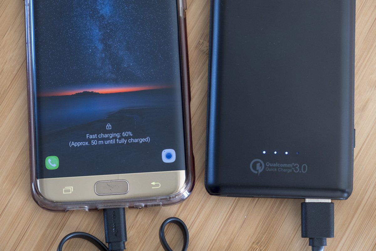 AlertDurham's tweet image. We know you’re using your phone to stay glued to @AlertDurham, but keep it charged! If your power goes out, you’ll want to have a full battery to communicate with friends and family. More info:ready.gov/power-outages #stormtips #hurricaneflorence #durhamnc