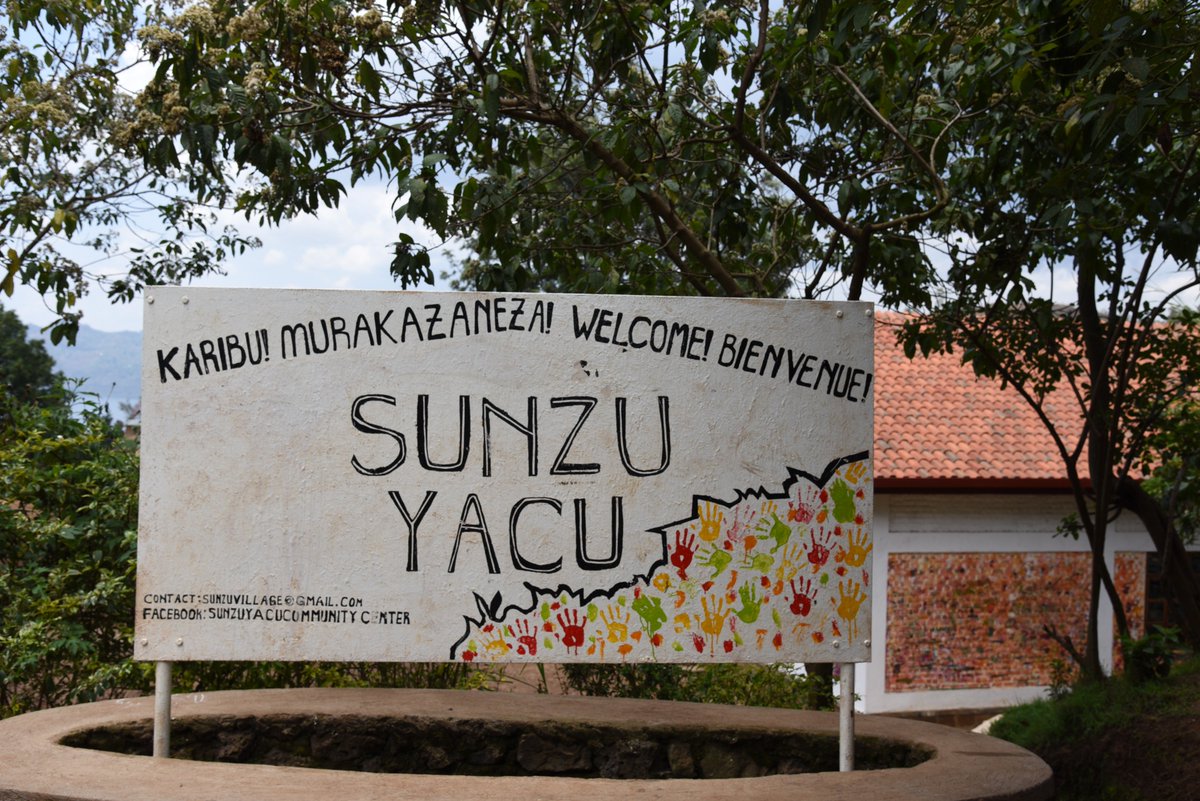 Rwanda_Sports's tweet photo. Abayobozi mu nzego zitandukanye bitabiriye gusoza #LiteracyWeek2018, basuye Isomoero rusange rya #SunzuYacu rifasha abatuye @ burera #Kinoni #Nkenkena guteza imbere umuco wo gusoma  @JohnNtigengwa @NCCRwanda @RwandaLocalGov @Rwanda_Edu @REBRwanda https://t.co/g0jUaT2zgB