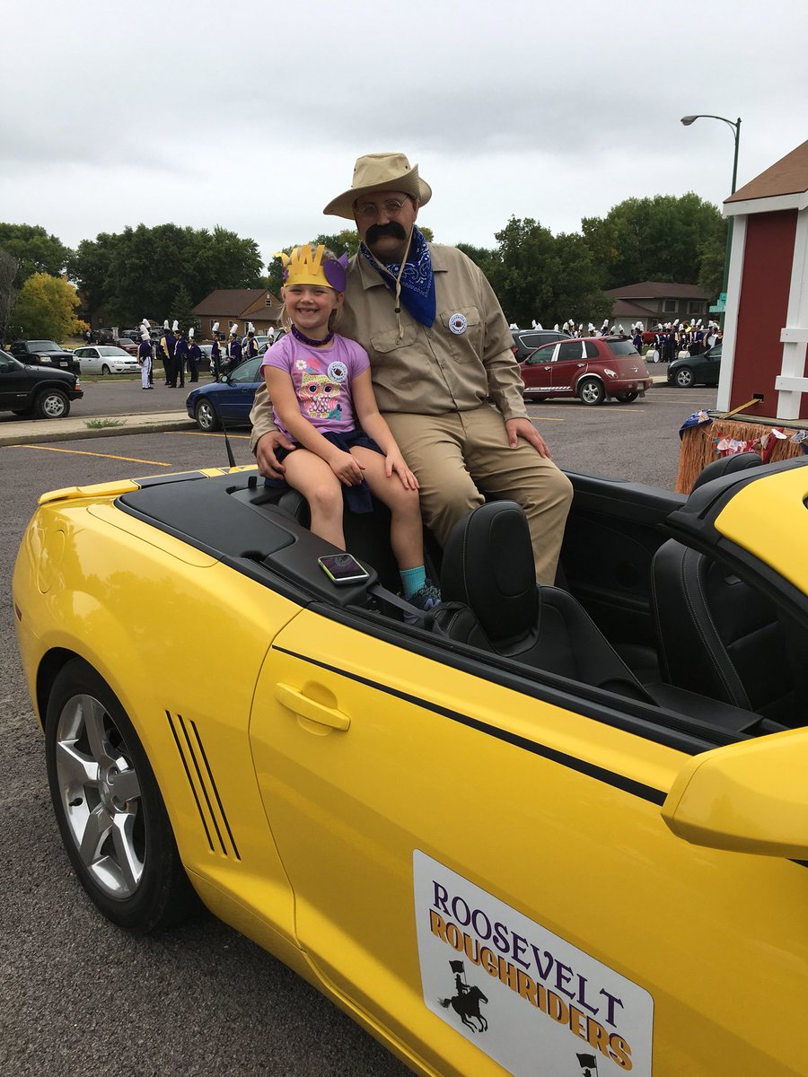Tyler_Bolstad's tweet photo. Teddy Roosevelt made an appearance on Roosevelt’s parade entry to cheer on the Arrows. It was a bully good parade!
#RRWay #RRPride #ArrowPRIDE #tlap https://t.co/Tj6sJXUqky