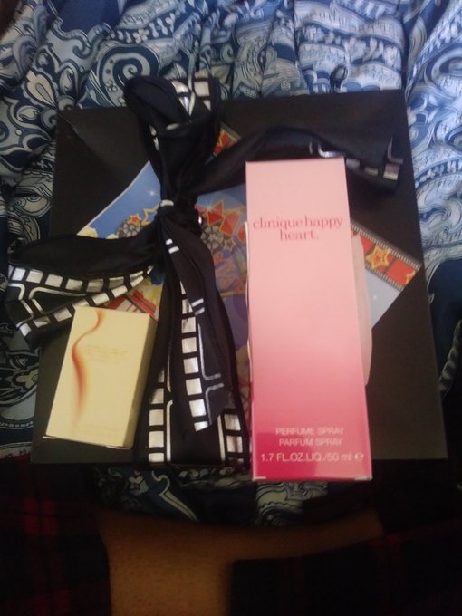 Another gift from my lovely subby! Perfume and a redbox gift set filled with goodies and a redbox gift<a href="/tag/findom"class="tags"><span>#findom</span></a><a href="/tag/spoilme"class="tags"><span>#spoilme</span></a><a href="/tag/paypig"class="tags"><span>#paypig</span></a>