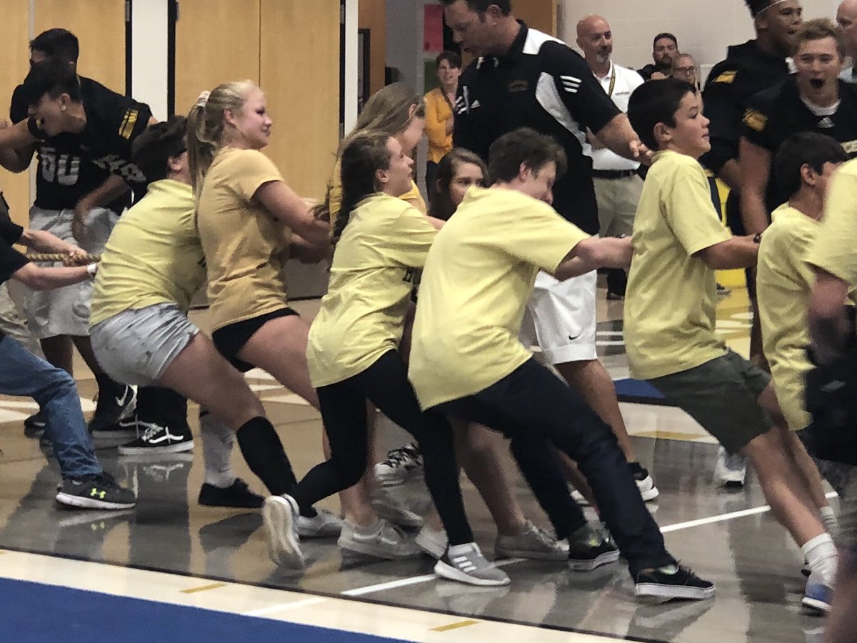 CaraSyers's tweet photo. Homecoming 2018. https://t.co/I8DpCBdEVA