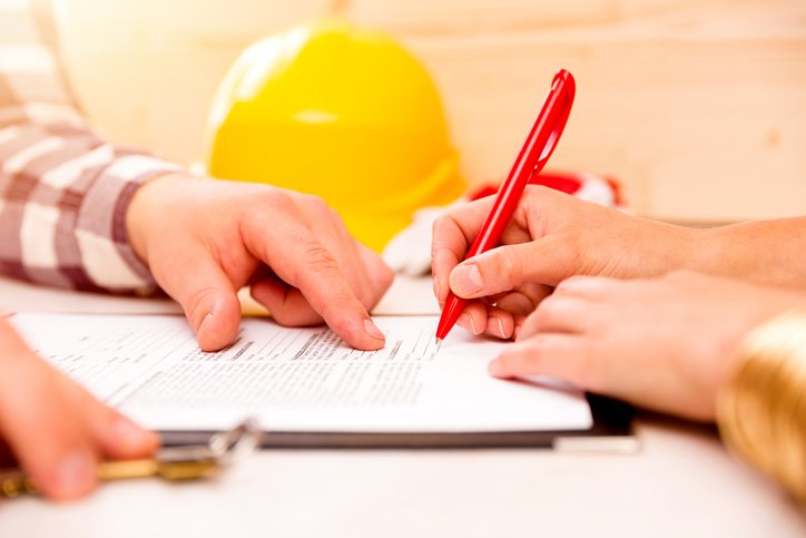 NARI_National's tweet photo. How to Avoid Being Scammed by a Contractor especially after a weather event such as Hurricane Florence. Visit https://t.co/grCZUst2WQ to hire a professional remodeler #RemodelingDoneRight #AvoidBeingScammed #NARI #HurricaneFlorence #Contractor https://t.co/TRHFhIHgo5 https://t.co/JqFaetAdC1