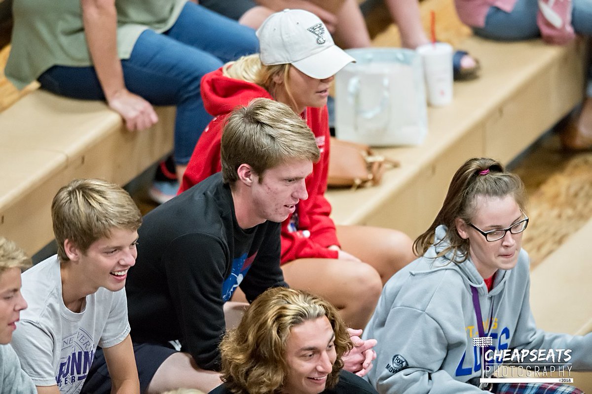 CheapSeatsPhoto's tweet photo. Caught some #CelebSightings at the @LadyGriffsVB game this week! @BishopDuBourg alums @lexibracken3 @_Jules9 & @ChloeLoehr @CavalierSoccer @FearTheCavalier @FbuMenssoccer @FBU_WBball | #DBMade All grow'd up! https://t.co/34HLy5DX8H