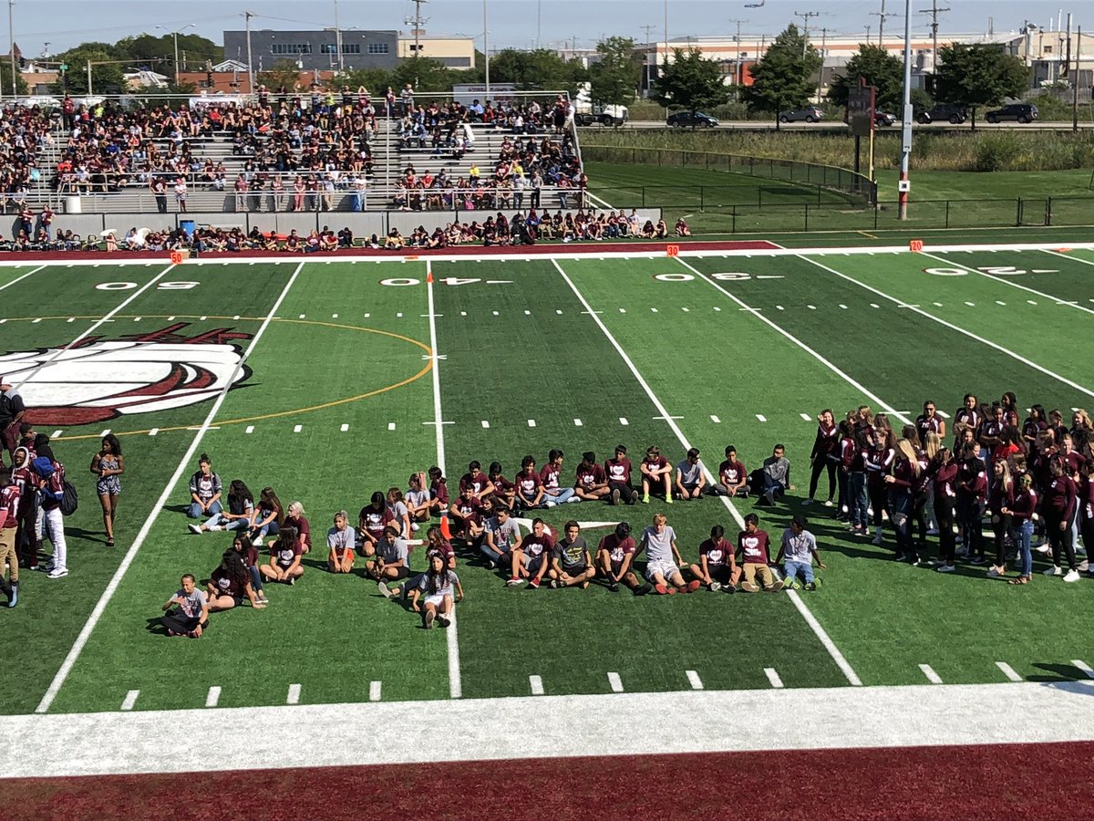 argohs217's tweet photo. 👀 XC Argo XC 👀 
👏🏼 😎 #argocc #argohomecoming2018 https://t.co/nU60jAJWlV