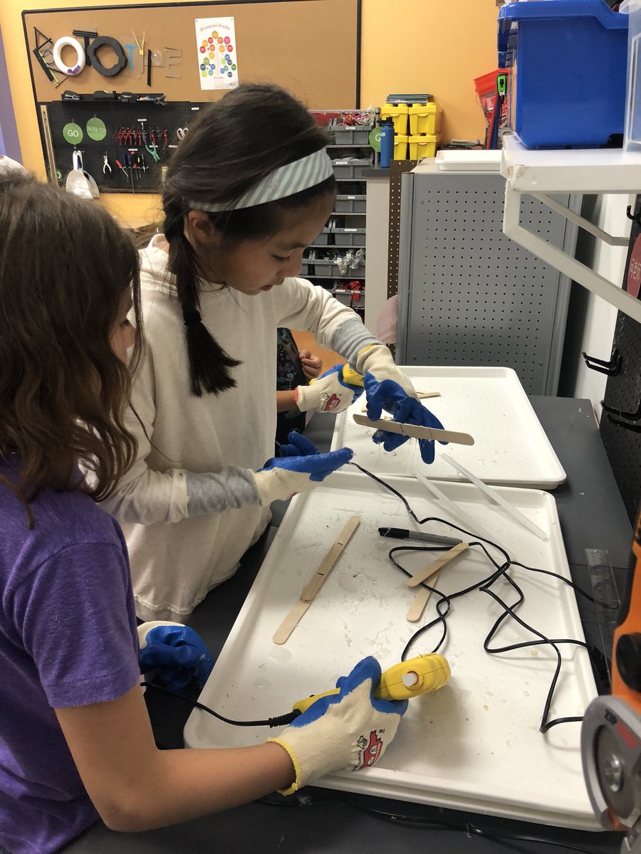 _lizevans's tweet photo. Design challenge: Think like an engineer, build the strongest bridge you can using only popsicle sticks and glue. Next time we’ll test to see how much weight they can hold until they break. Destruction is imminent! @ISTPSchool https://t.co/Ke9FeW0zIE