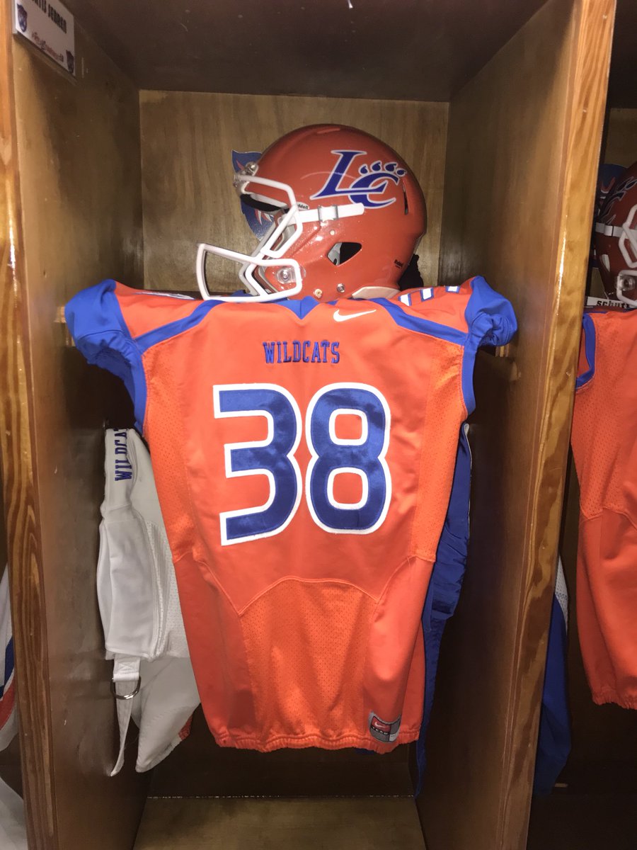 Lc_Specialist's tweet photo. Debuting our new face masks against @HSUAthletics in Wildcat Stadium at 6pm. Be there! #Esskit https://t.co/aFz7s6KYps