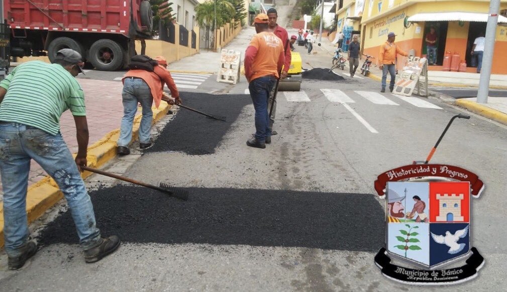 alcaldiajanico's tweet photo. Ejecución exitosa de bacheo en la zona urbana en el día de ayer, gestionado por el alcalde @hilsjas que se llevó a cabo gracias a la receptividad y colaboración del Ing. Jeffrey Infante @MOPCRD. https://t.co/Jp2zmMsmFx