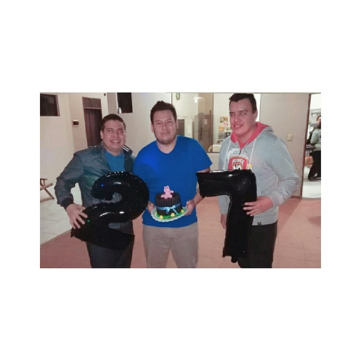 Arlen_Viruez's tweet photo. 🍒 Sus 27 de #Lorgio, #Cesar 🌴 https://t.co/jI1mR2B5ck