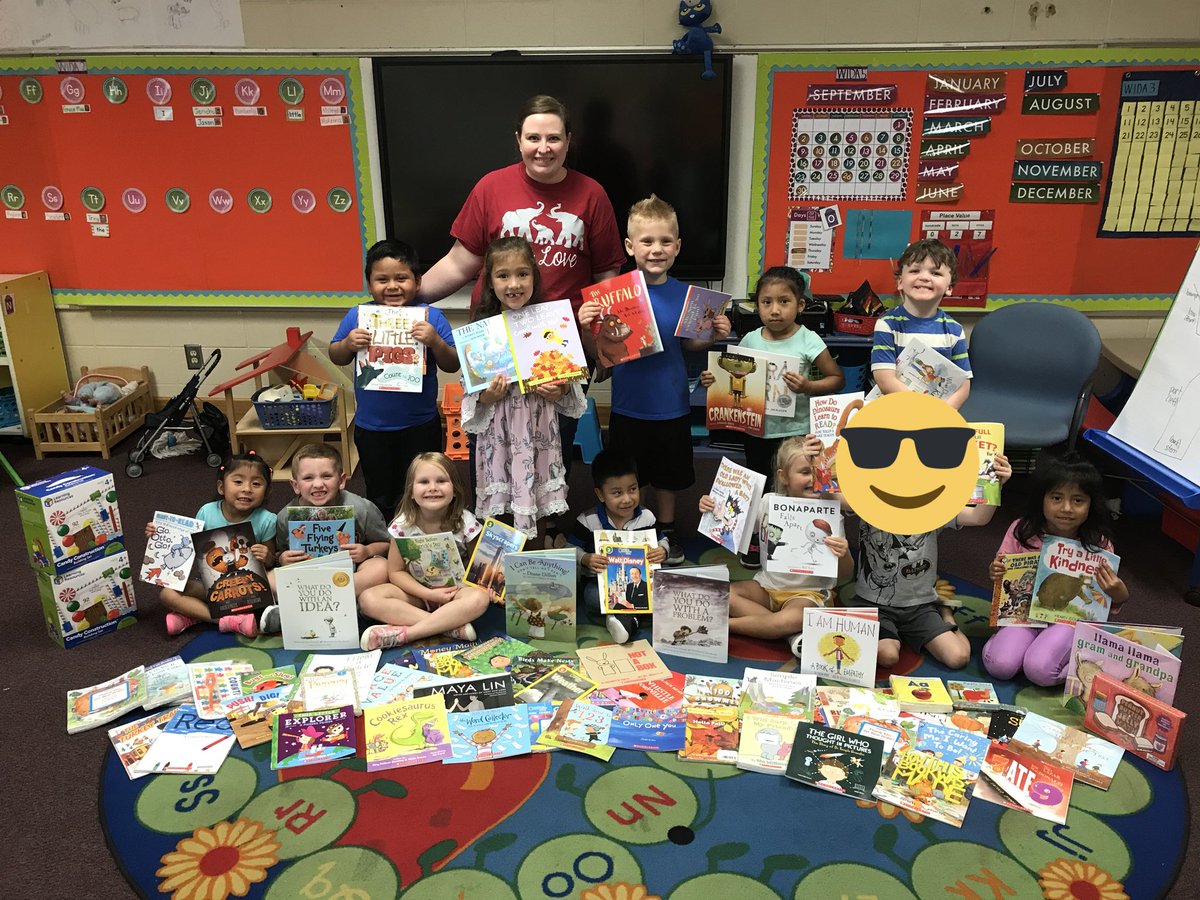 alynnwalt's tweet photo. @ScholasticClub @BoazElementary We got our first shipment of books in today! We are so excited to start reading them! #pattersonpledge https://t.co/8Id9bbbVKX