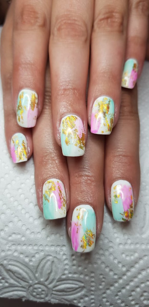 bienetreme's tweet photo. Funky fun art with gel polish #bienetreme #nailscenturion #bienetre #foilart #beautysalon https://t.co/hz2Dqw4l19