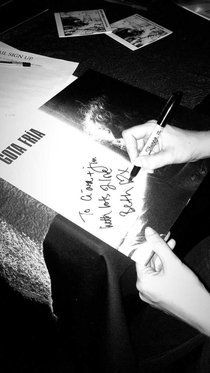 imciararafferty's tweet photo. Voice like an angel, band to die for. Congrats on the awesome gig @bethrowleymusic @OsloHackney 🧝🏻♀️ #BethRowley #GotaFría #London #music https://t.co/1oBsXWTGaT
