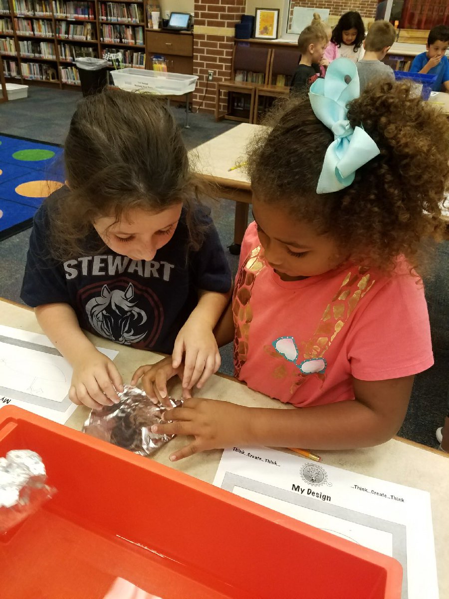 StewartCISD's tweet image. Our #FirstGraders love #STEM! #sinkorfloat #getcaughtengineering #rowrowrowyourfoilboat
