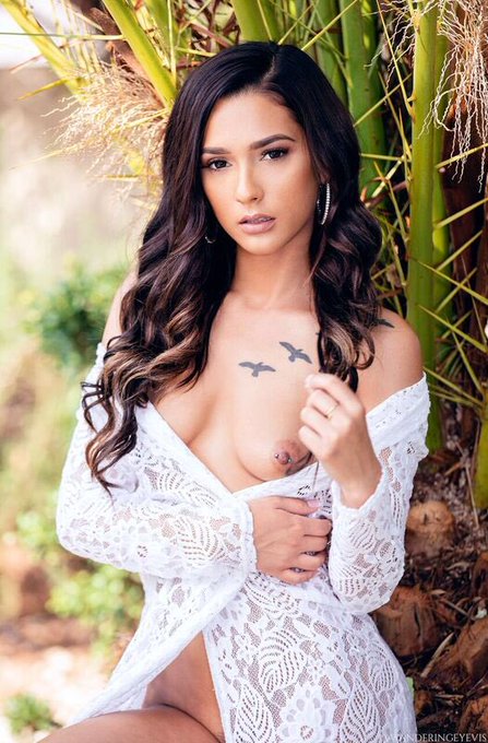 Summer is cumming to an end, so here&rsquo;s a little something to keep you nice and hot 🔥  📸 - @WanderingEyeVis