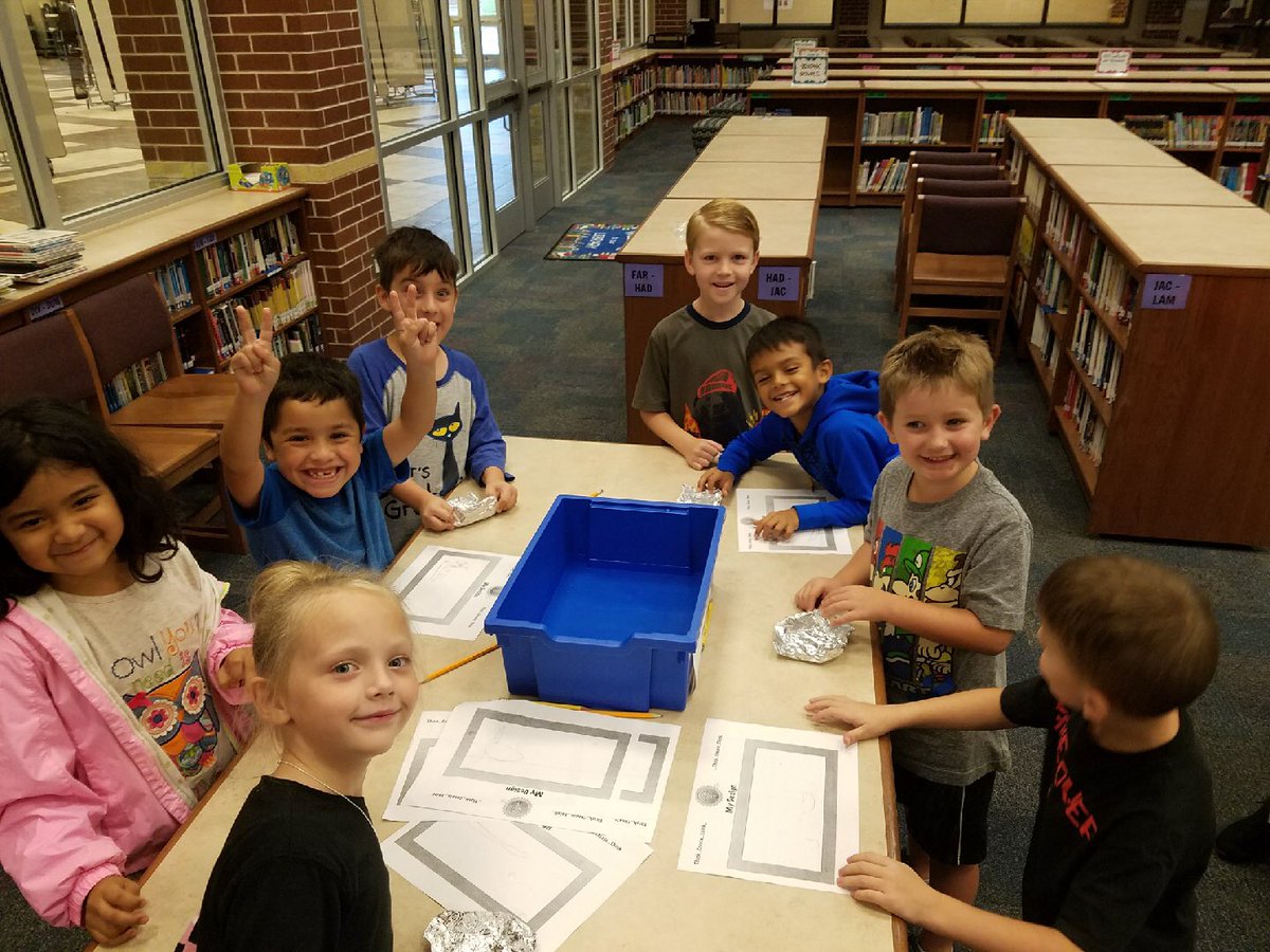 RotheChelsea's tweet photo. Love #STEM Fridays! 1st graders @StewartCISD designed boats out of foil. #getcaughtengineering #stem https://t.co/PF2EfKvRUg