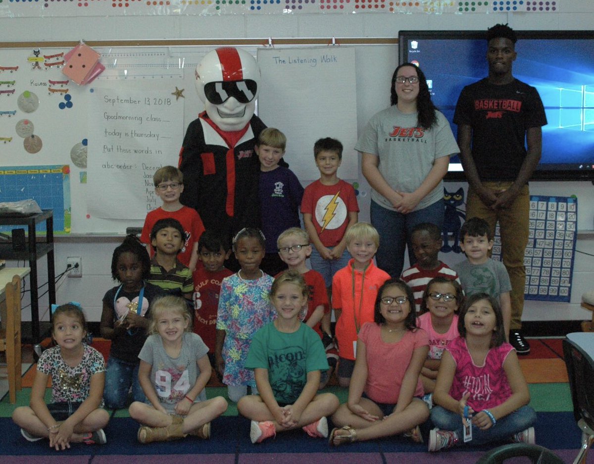 AMauldenBB2017's tweet photo. The Lady Jets were out &amp; about in the community. Highlight for me, Reading to students at Furlow Charter https://t.co/vmelX24bAW