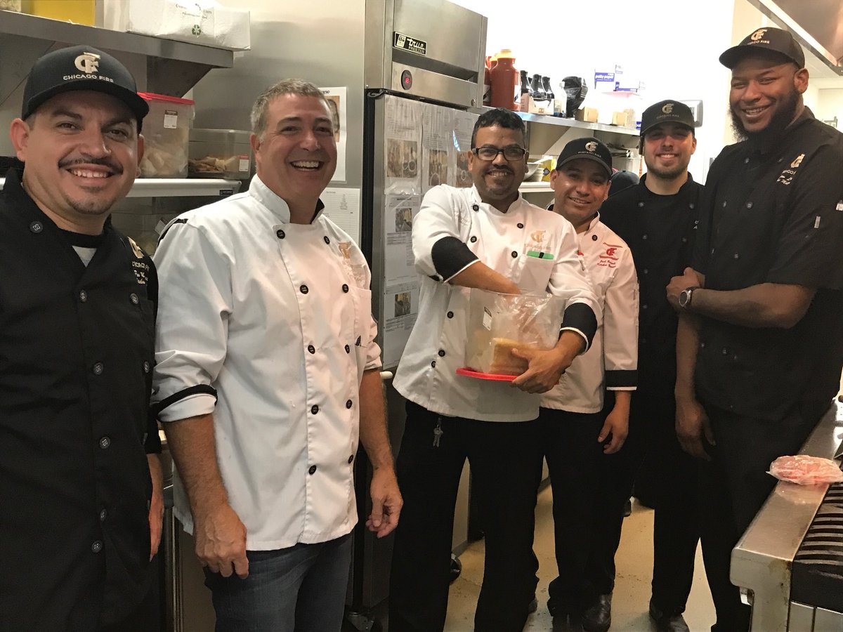 EatChicagoFire's tweet image. Meet the team who delivers you the BEST Deep Pizza 🍕! 

Our Founder and Corporate Chef, Eric Schnetz, spent the day with our Kitchen Manages teaching them the NEW items coming soon to our menu! 

Stay tuned! #DumpsterDiver #EatChicagoFire
