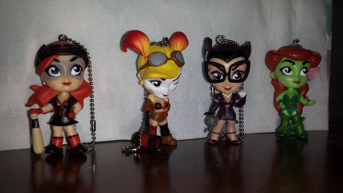 Hellcat7391's tweet image. These #DC Bombshells are so cute ! The details are fantastic!  #CryptozoicEntertainment did an awesome job on these little figures! I want to get this whole set.