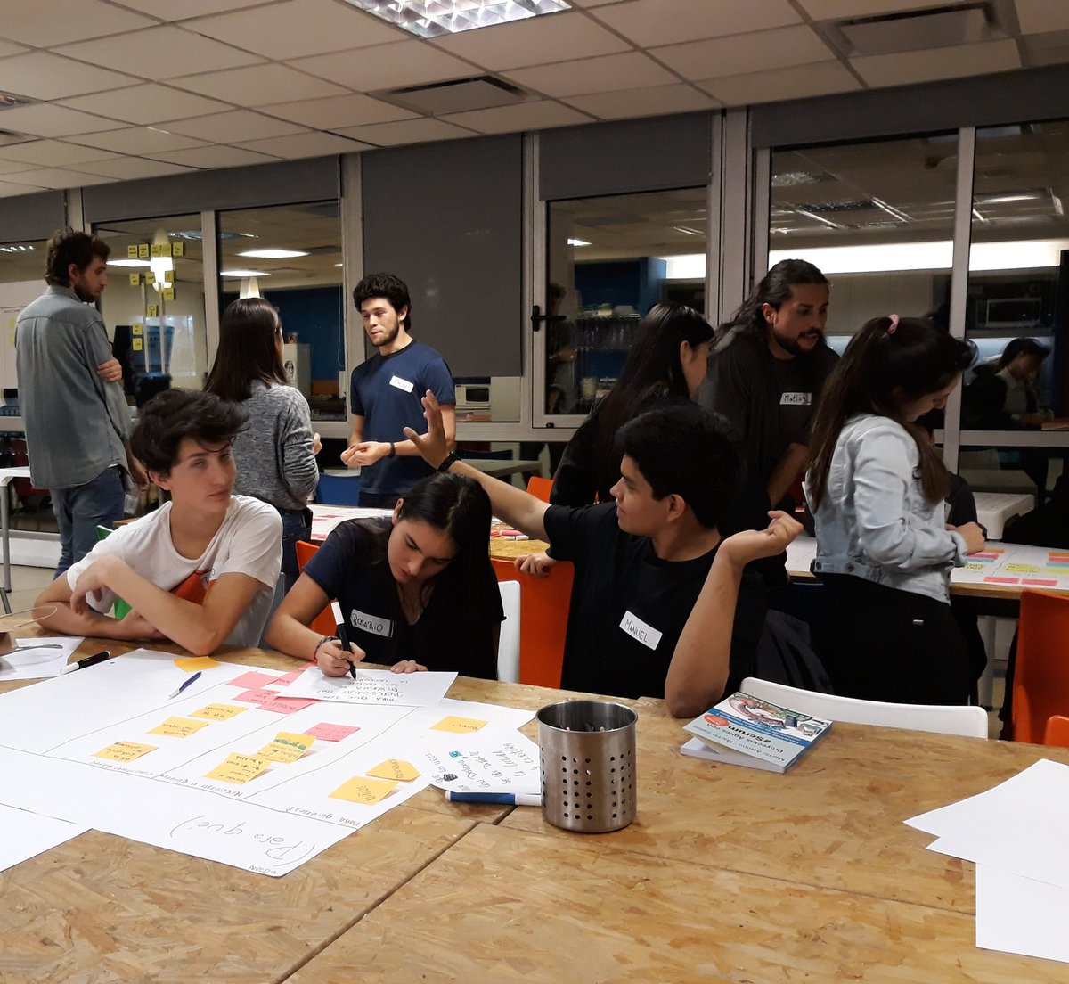 rcolusso's tweet photo. #developers4good trabajando en la visión de los productos @intive_FDV https://t.co/flJnaXx1f7