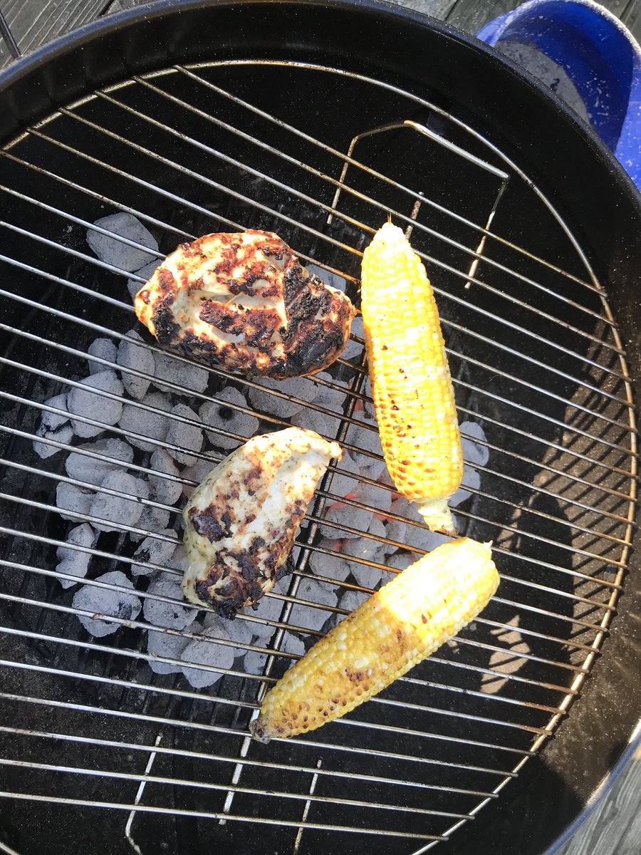 DEMIPACKGOLF's tweet photo. Family grill night, much needed break from 2k, but still workin on a vid after! #grill #grillislife #grills #grilled #chicken #corn #2k #food #yum #parmeseangarlic #yummy #tasty #zesty #instagram #facebook #video #youtube #yes #outside https://t.co/kLTRWKTgRi